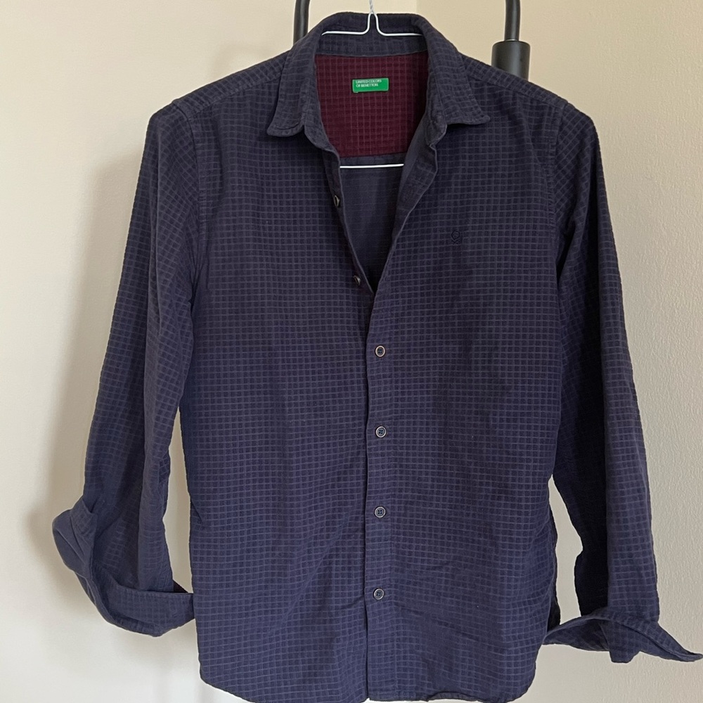 Preloved 2018 United Color Of Benetton violet shirt. Velvet like touch. snug fit